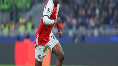 6000万引援首秀惊险落幕！断球与对手神射交锋，20分钟内遗憾退场